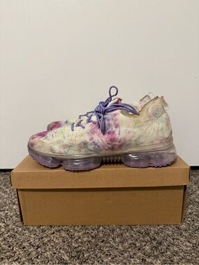 La Sheelah Flow-19 Women’s Low Top Lace-Up Tie Dye Sneakers Purple/White  8.5